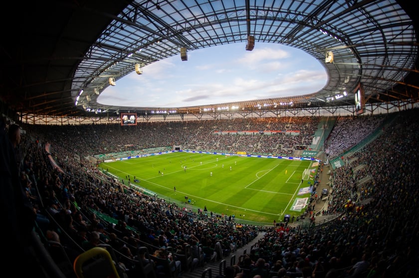 Kibice na meczach Śląska Wrocław na Tarczyński Arenie podczas rundy jesiennej sezonu 2023/2024
