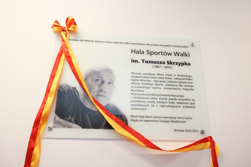 Uroczystość nadania imienia Tomasza Skrzypka hali sportów walki przy ul. Racławickiej