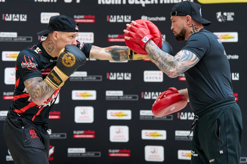 Trening pokazowy w Pasażu Grunwaldzkim przed galą Knockout Boxing Night 34 we Wrocławiu