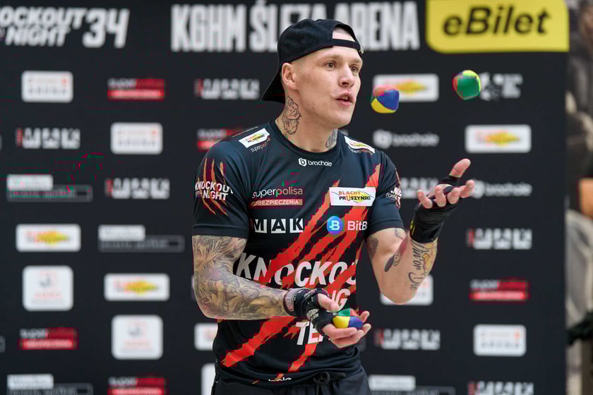 Trening pokazowy w Pasażu Grunwaldzkim przed galą Knockout Boxing Night 34 we Wrocławiu