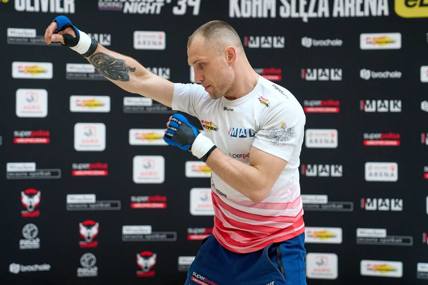 Trening pokazowy w Pasażu Grunwaldzkim przed galą Knockout Boxing Night 34 we Wrocławiu