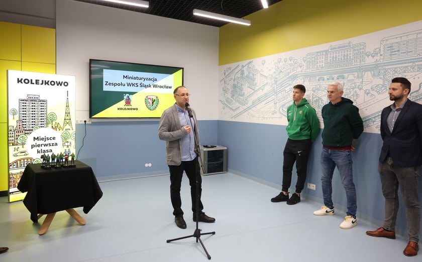Piłkarze Śląska Wrocław w miniaturze w Kolejkowie - konferencja prasowa