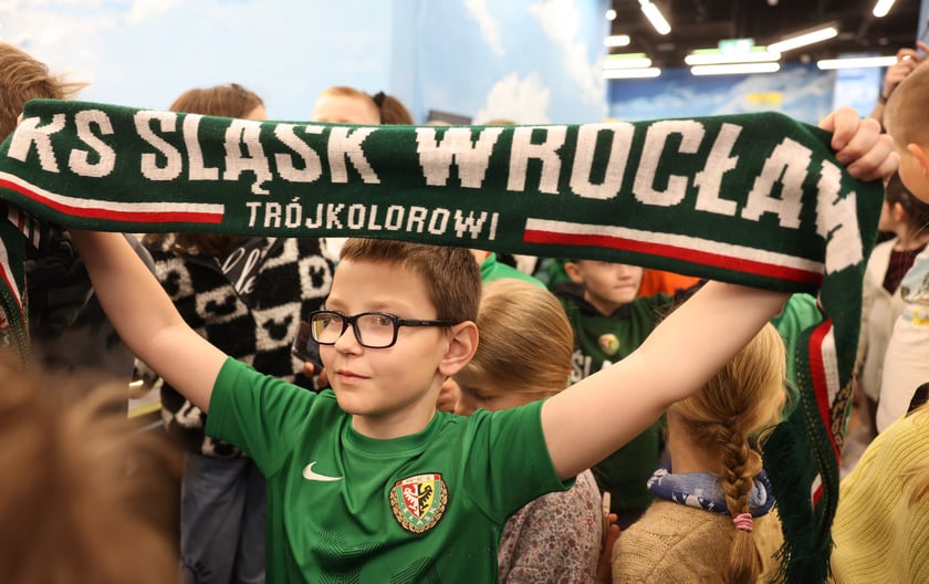 Piłkarze Śląska Wrocław w miniaturze w Kolejkowie - konferencja prasowa