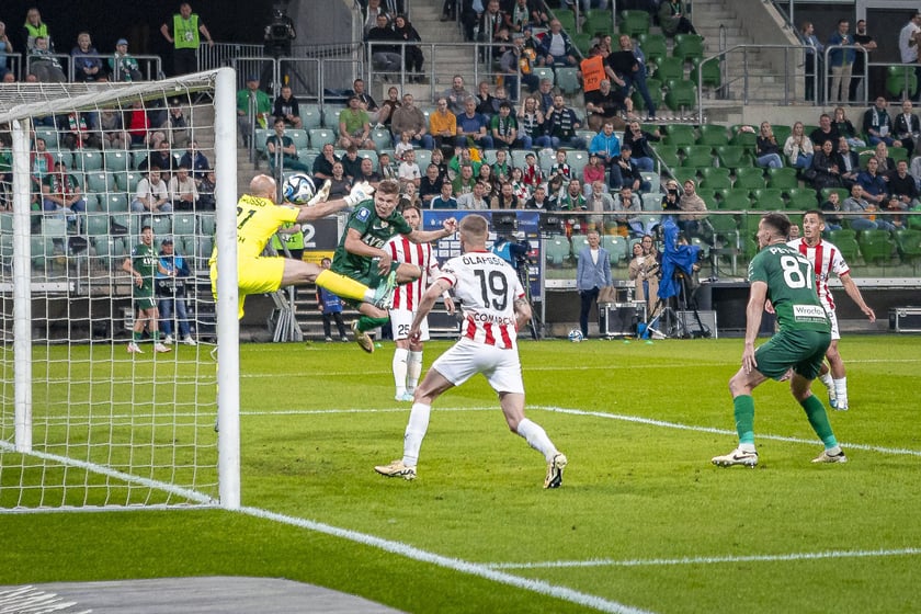 Kibice na meczu Śląska Wrocław z Cracovią na Tarczyński Arenie