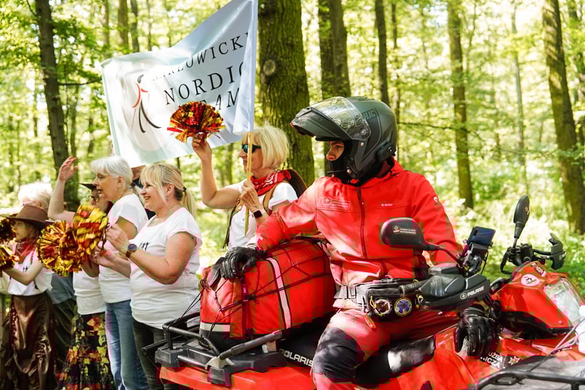 Uczestnicy mistrzostw w joggingu i nordic walking  w parku Zachodnim, 15 czerwca 2024 r.
