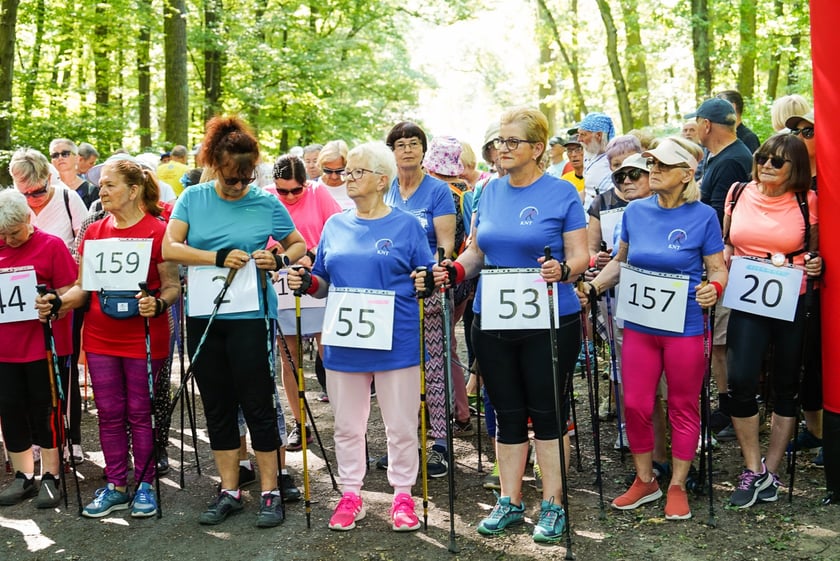 Uczestnicy mistrzostw w joggingu i nordic walking  w parku Zachodnim, 15 czerwca 2024 r.