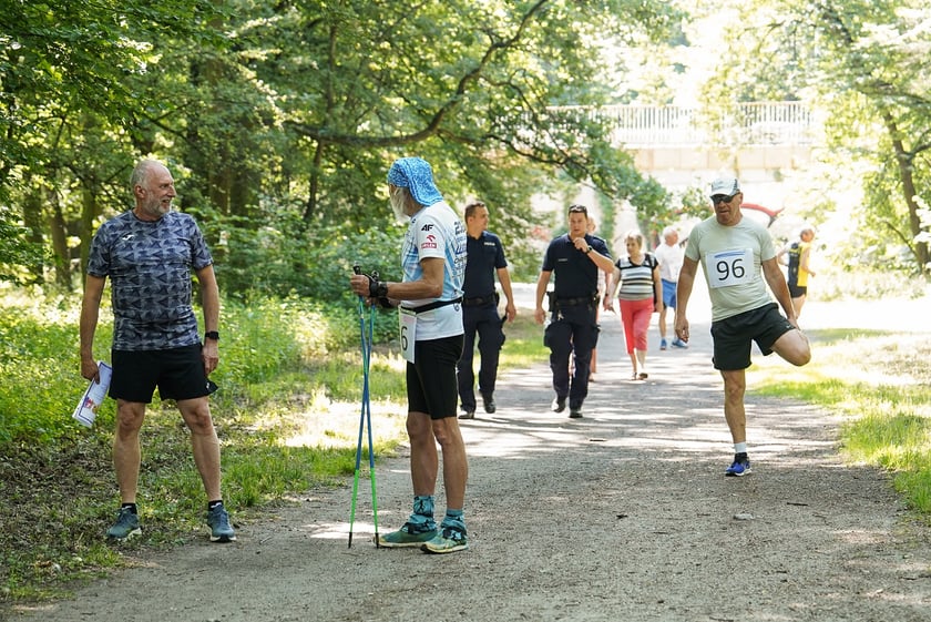 Uczestnicy mistrzostw w joggingu i nordic walking  w parku Zachodnim, 15 czerwca 2024 r.