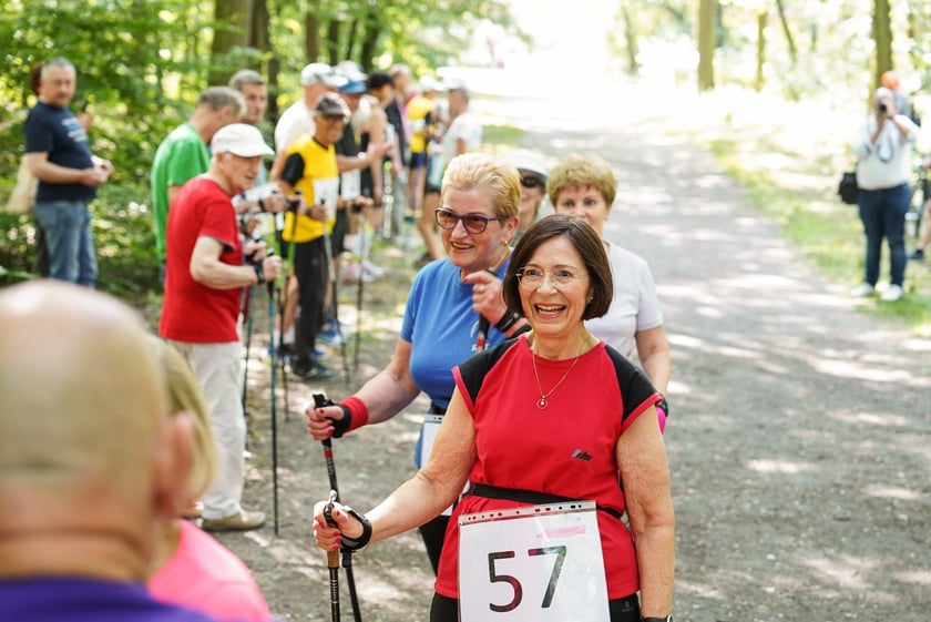 Uczestnicy mistrzostw w joggingu i nordic walking  w parku Zachodnim, 15 czerwca 2024 r.