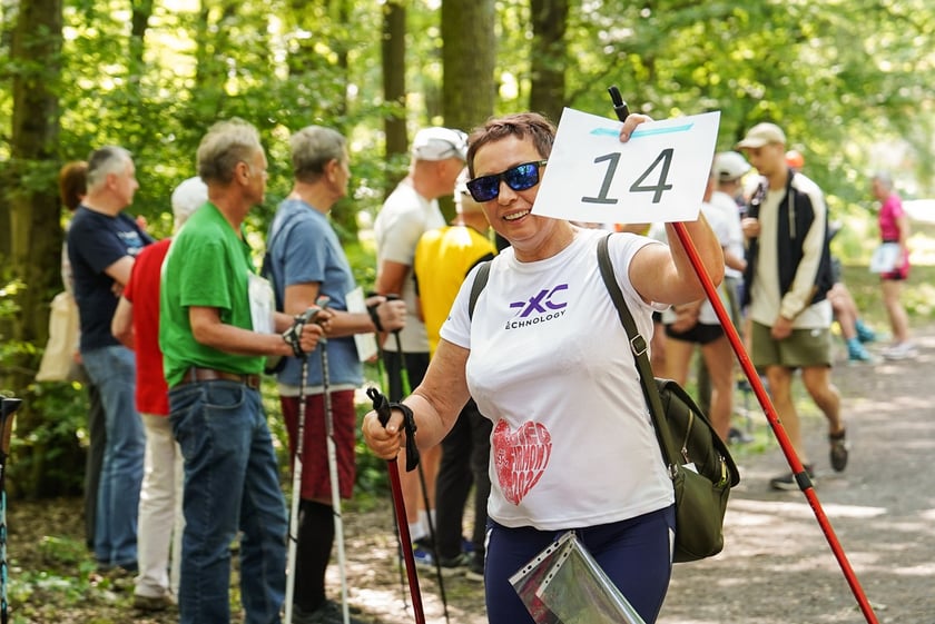 Uczestnicy mistrzostw w joggingu i nordic walking  w parku Zachodnim, 15 czerwca 2024 r.