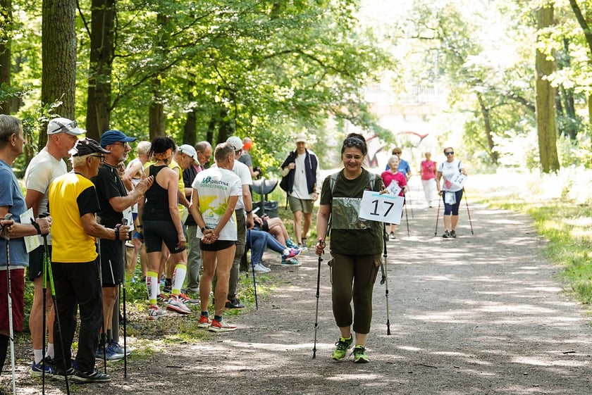 Uczestnicy mistrzostw w joggingu i nordic walking  w parku Zachodnim, 15 czerwca 2024 r.