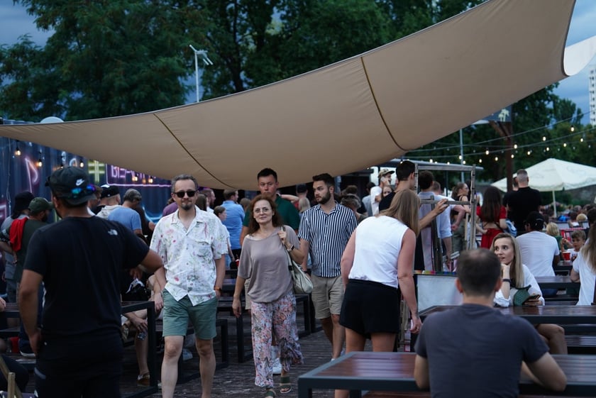 Strefa kibica w Porcie Węglowym Beach Bar podczas finałowego meczu Hiszpania - Anglia