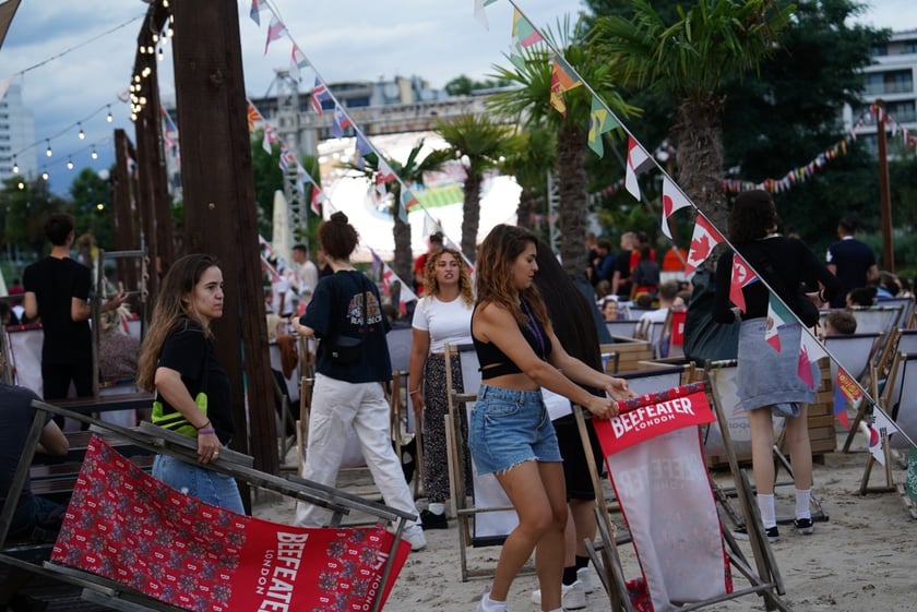 Strefa kibica w Porcie Węglowym Beach Bar podczas finałowego meczu Hiszpania - Anglia