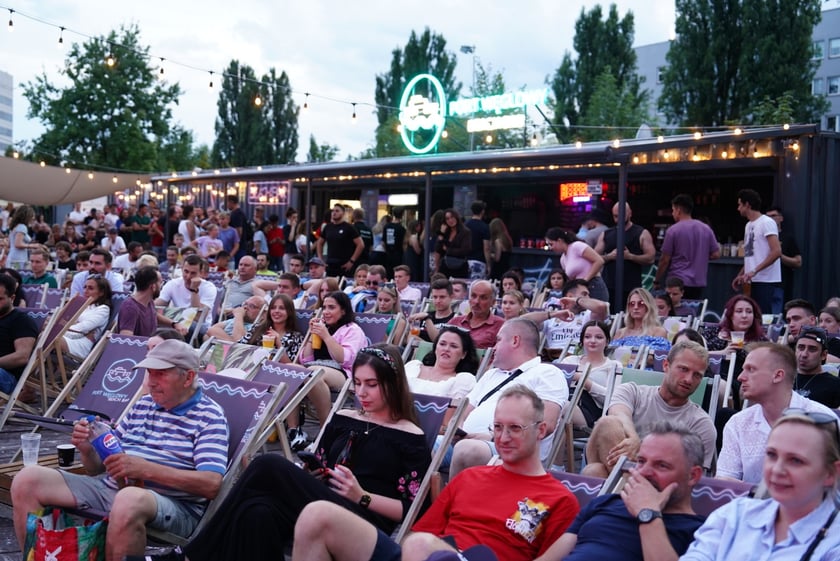 Strefa kibica w Porcie Węglowym Beach Bar podczas finałowego meczu Hiszpania - Anglia