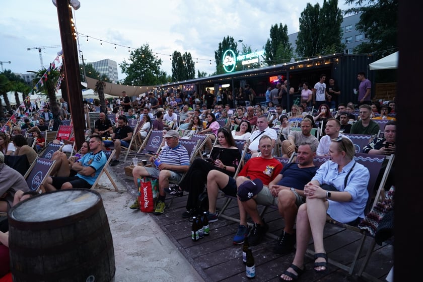 Strefa kibica w Porcie Węglowym Beach Bar podczas finałowego meczu Hiszpania - Anglia