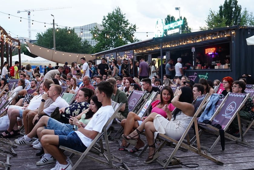 Strefa kibica w Porcie Węglowym Beach Bar podczas finałowego meczu Hiszpania - Anglia