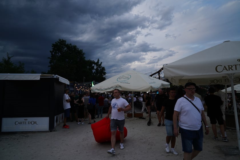 Strefa kibica w Porcie Węglowym Beach Bar podczas finałowego meczu Hiszpania - Anglia