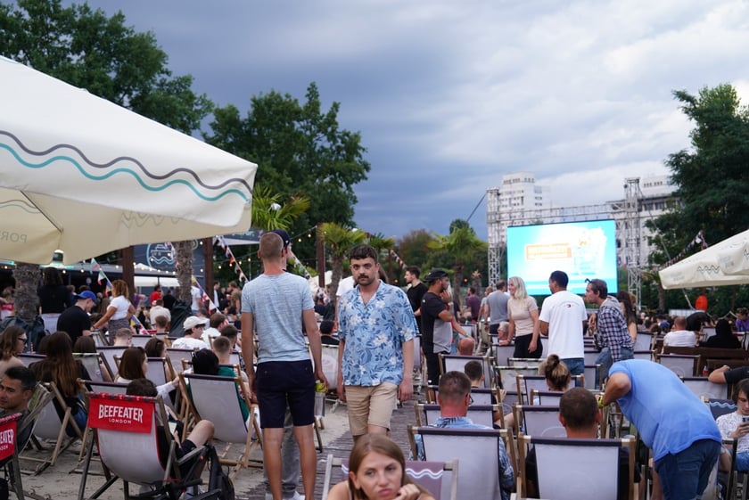 Strefa kibica w Porcie Węglowym Beach Bar podczas finałowego meczu Hiszpania - Anglia