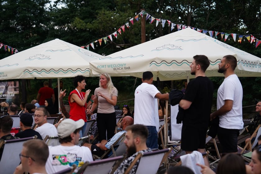 Strefa kibica w Porcie Węglowym Beach Bar podczas finałowego meczu Hiszpania - Anglia