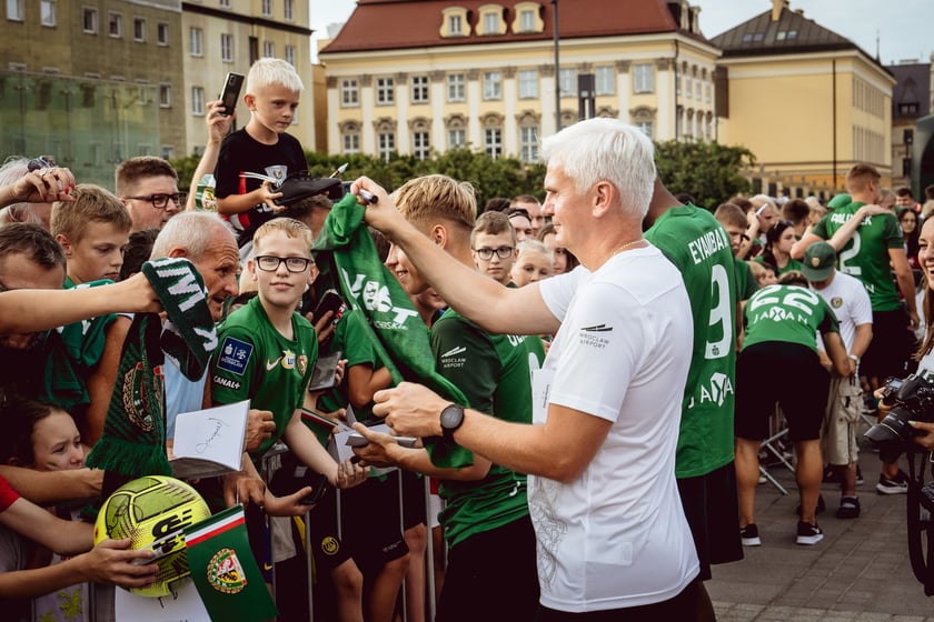 Oficjalna prezentacja pierwszego zespołu Śląska Wrocław. Plac Wolności we Wrocławiu