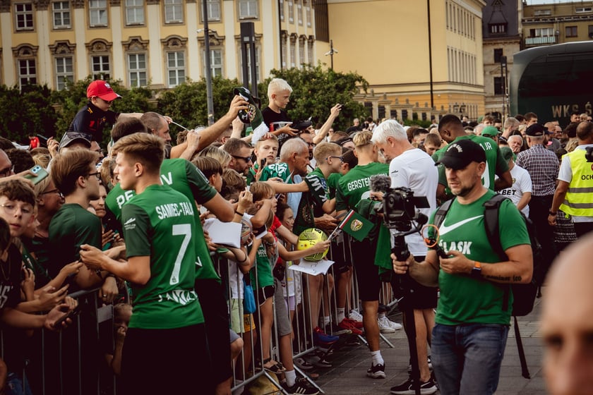 Oficjalna prezentacja pierwszego zespołu Śląska Wrocław. Plac Wolności we Wrocławiu