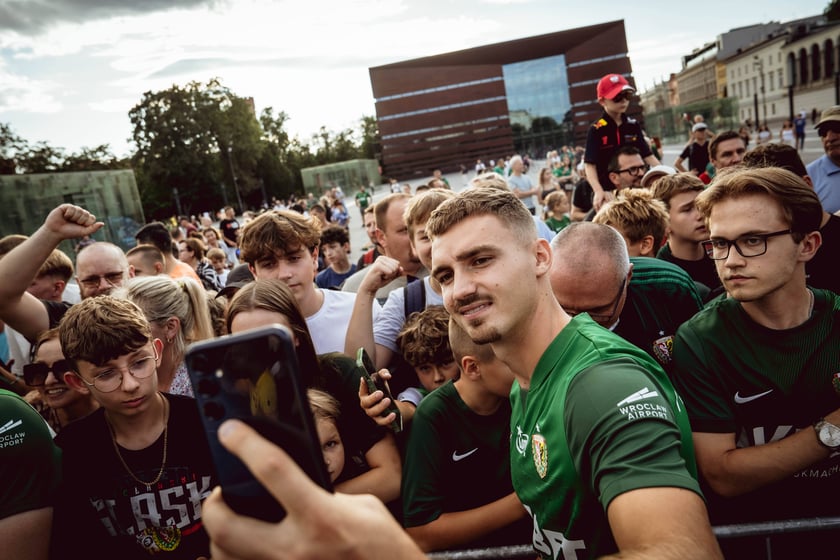 Oficjalna prezentacja pierwszego zespołu Śląska Wrocław. Plac Wolności we Wrocławiu