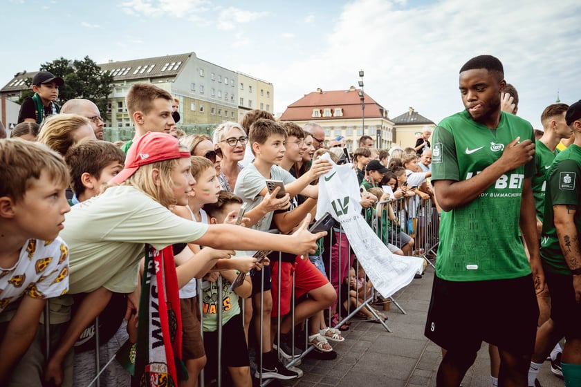 Oficjalna prezentacja pierwszego zespołu Śląska Wrocław. Plac Wolności we Wrocławiu