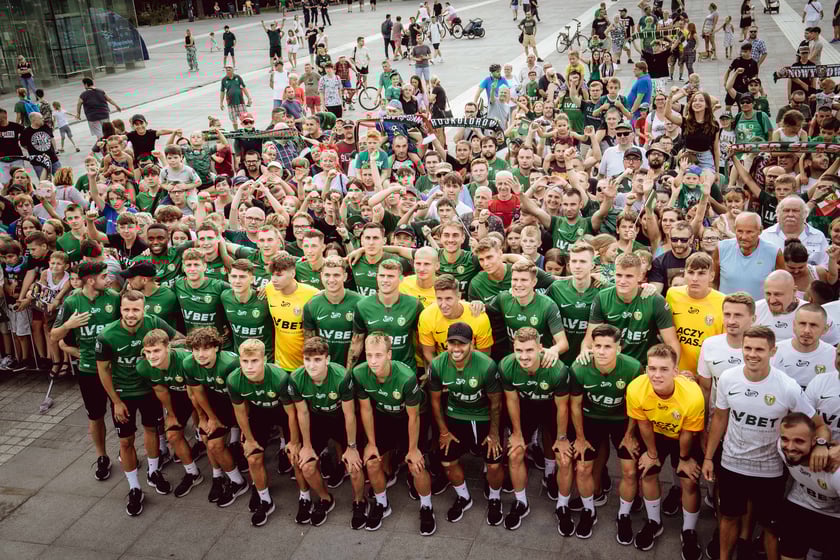 Oficjalna prezentacja pierwszego zespołu Śląska Wrocław. Plac Wolności we Wrocławiu