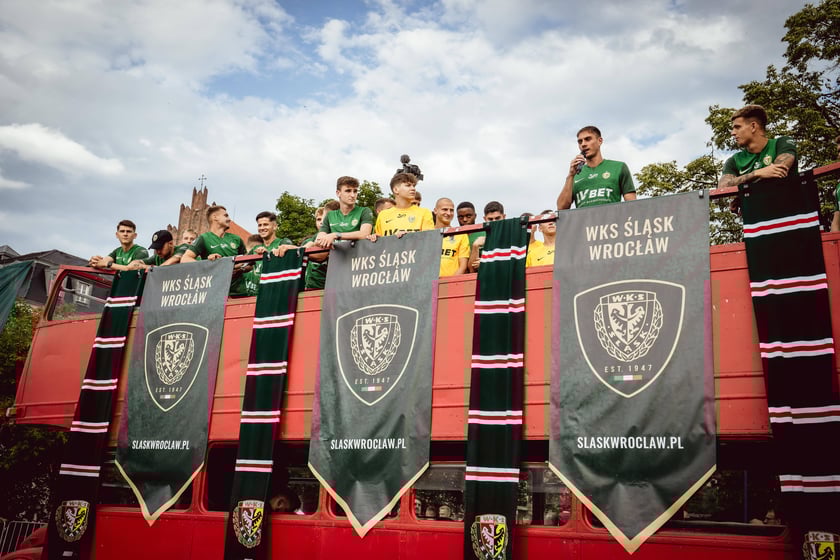 Oficjalna prezentacja pierwszego zespołu Śląska Wrocław. Plac Wolności we Wrocławiu