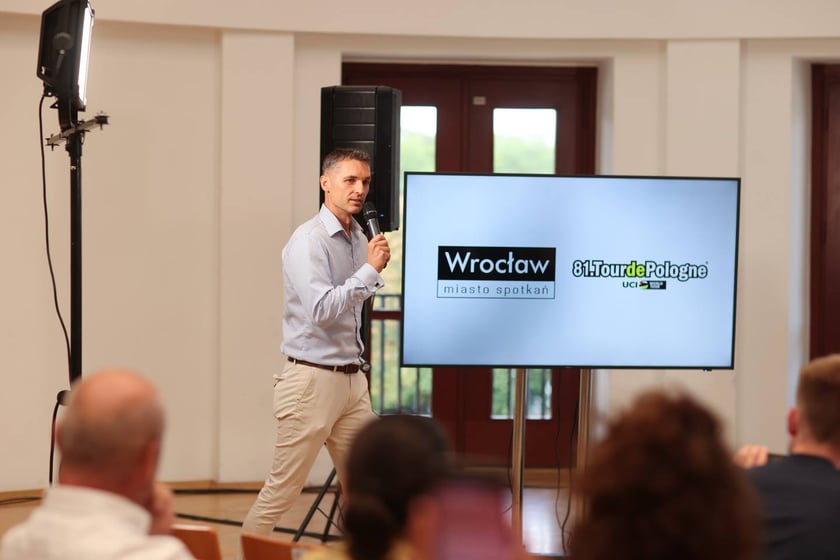 Zdjęcie z konferencji prasowej poświęconej 81. Tour de Pologne (1 sierpnia, Hala Stulecia)