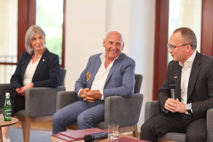 Zdjęcie z konferencji prasowej poświęconej 81. Tour de Pologne (1 sierpnia, Hala Stulecia)