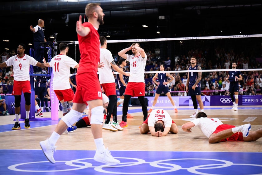 Radość polskich siatkarzy po wygranym w dramatycznych okolicznościach półfinale z USA