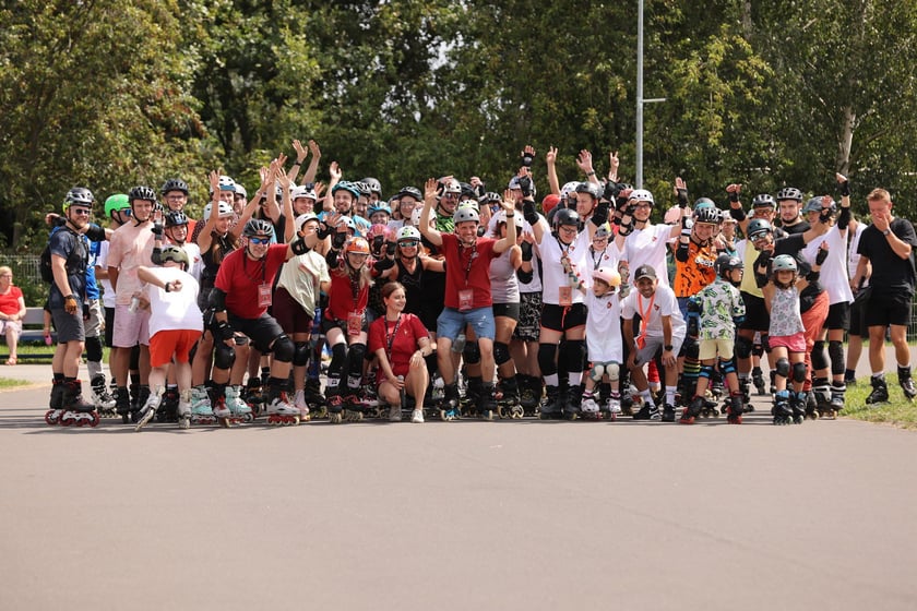 Charytatywny Drużynowy Maraton na Rolkach Tyłem - zdjęcia uczestników
