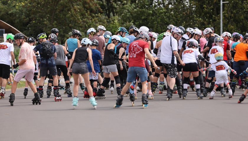 Charytatywny Drużynowy Maraton na Rolkach Tyłem - zdjęcia uczestników