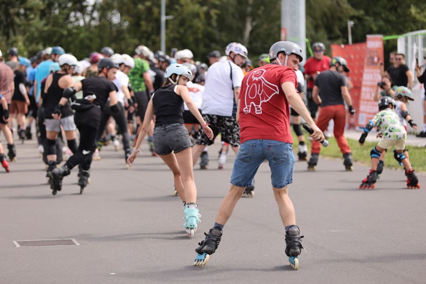 Charytatywny Drużynowy Maraton na Rolkach Tyłem - zdjęcia uczestników