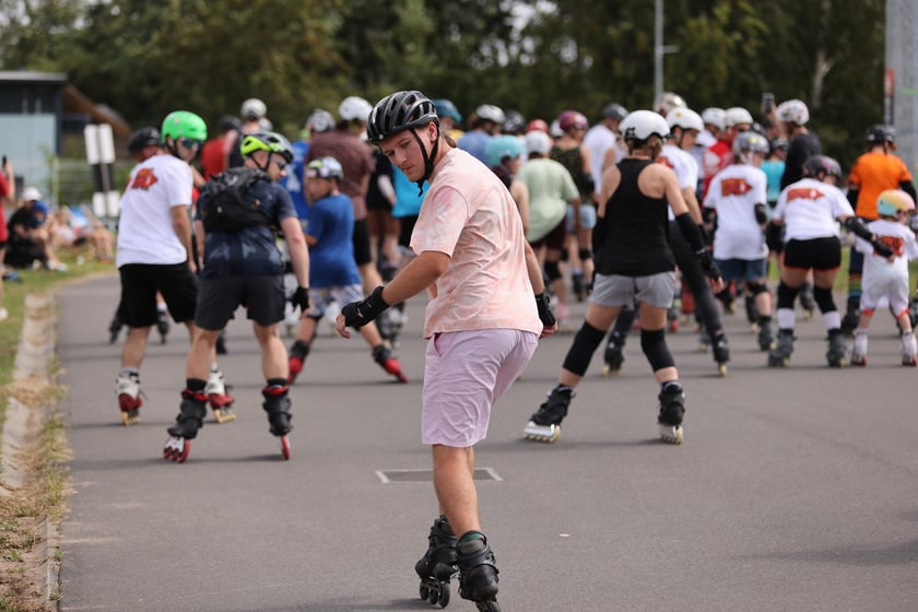 Charytatywny Drużynowy Maraton na Rolkach Tyłem - zdjęcia uczestników