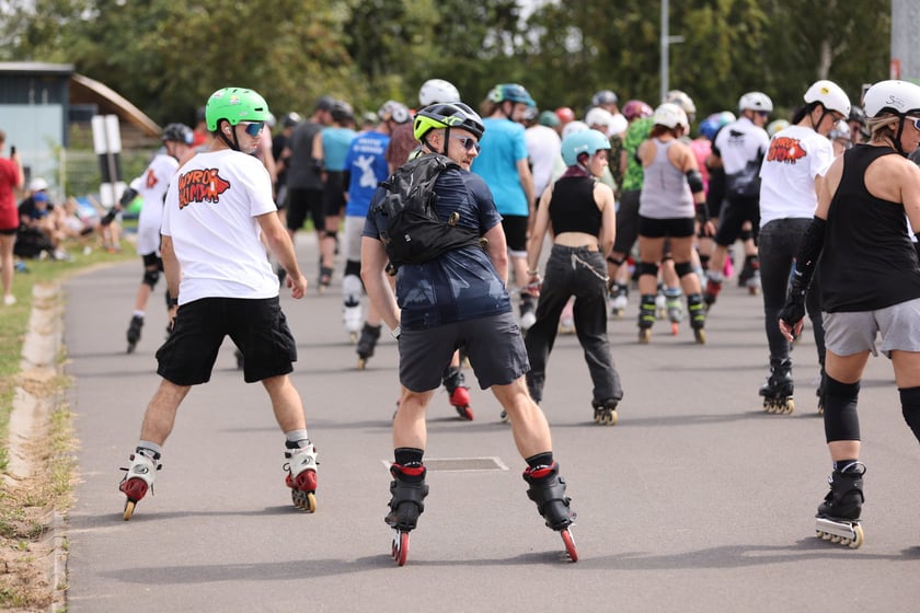 Charytatywny Drużynowy Maraton na Rolkach Tyłem - zdjęcia uczestników
