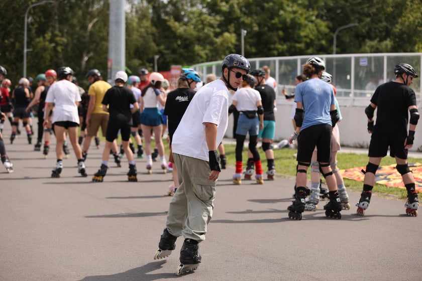 Charytatywny Drużynowy Maraton na Rolkach Tyłem - zdjęcia uczestników
