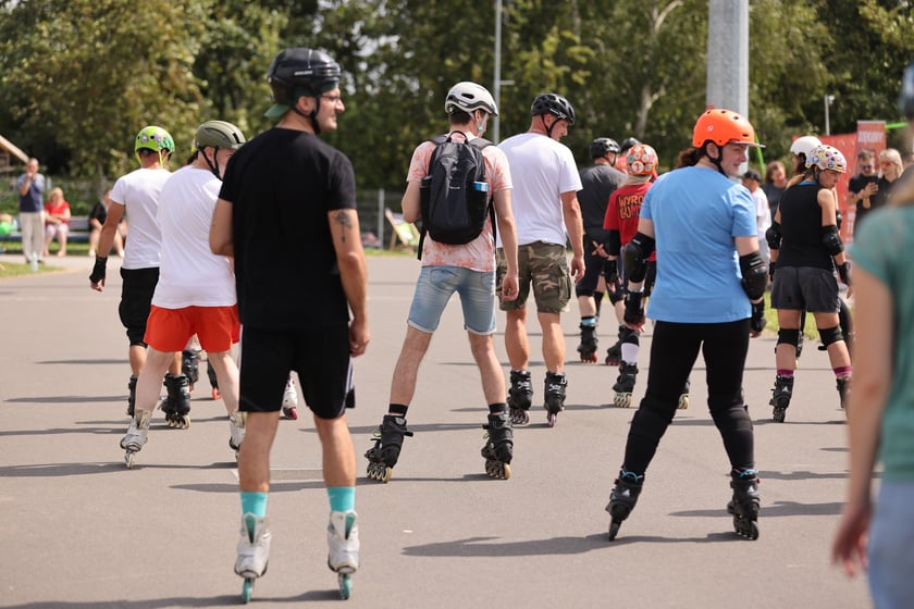 Charytatywny Drużynowy Maraton na Rolkach Tyłem - zdjęcia uczestników