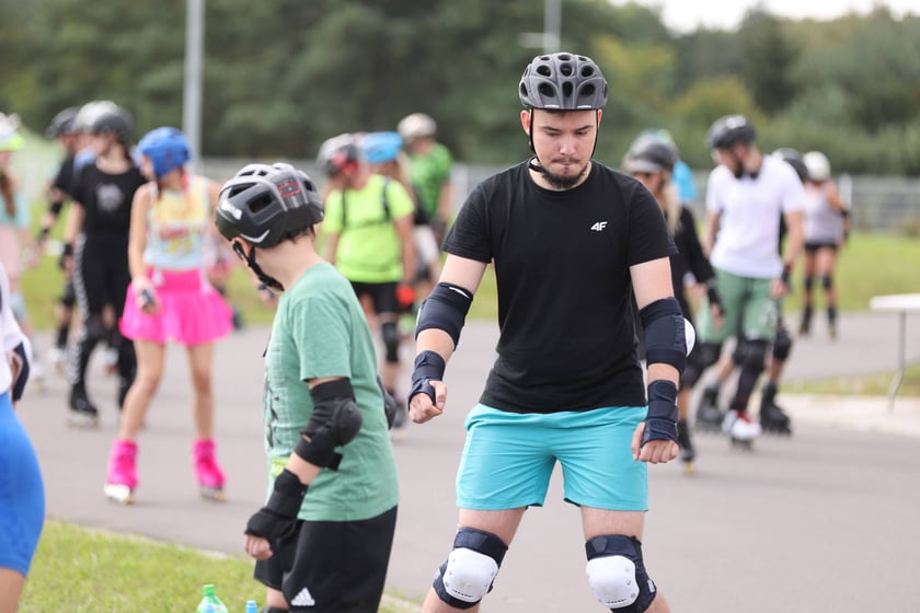 Charytatywny Drużynowy Maraton na Rolkach Tyłem - zdjęcia uczestników