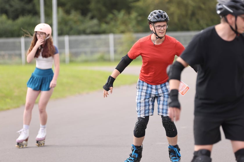 Charytatywny Drużynowy Maraton na Rolkach Tyłem - zdjęcia uczestników