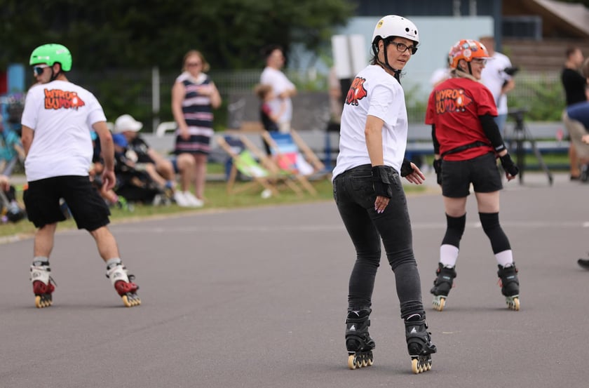 Charytatywny Drużynowy Maraton na Rolkach Tyłem - zdjęcia uczestników