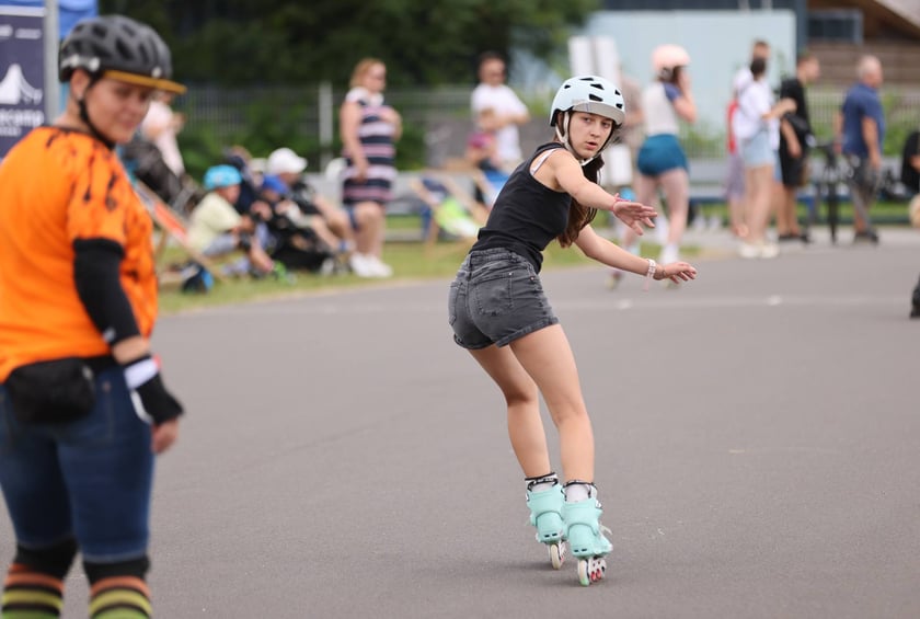 Charytatywny Drużynowy Maraton na Rolkach Tyłem - zdjęcia uczestników