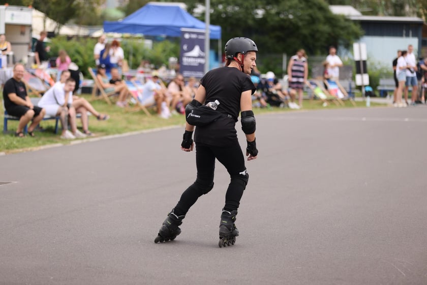 Charytatywny Drużynowy Maraton na Rolkach Tyłem - zdjęcia uczestników