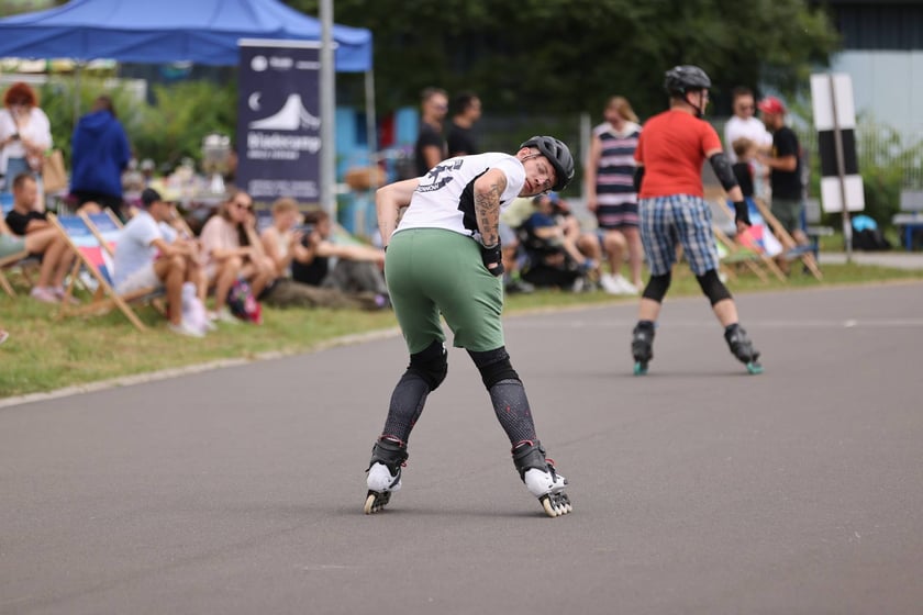 Charytatywny Drużynowy Maraton na Rolkach Tyłem - zdjęcia uczestników