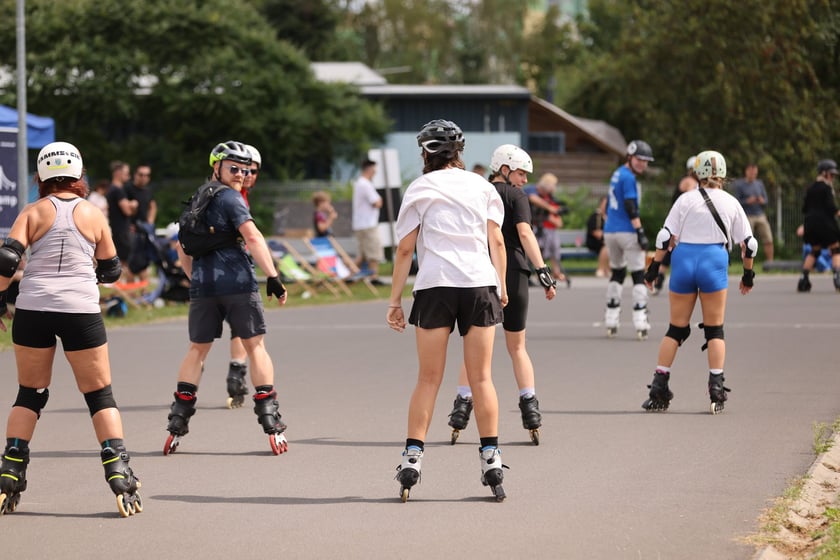 Charytatywny Drużynowy Maraton na Rolkach Tyłem - zdjęcia uczestników