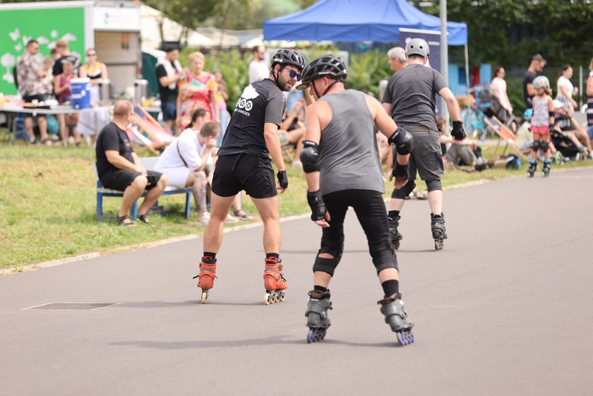Charytatywny Drużynowy Maraton na Rolkach Tyłem - zdjęcia uczestników