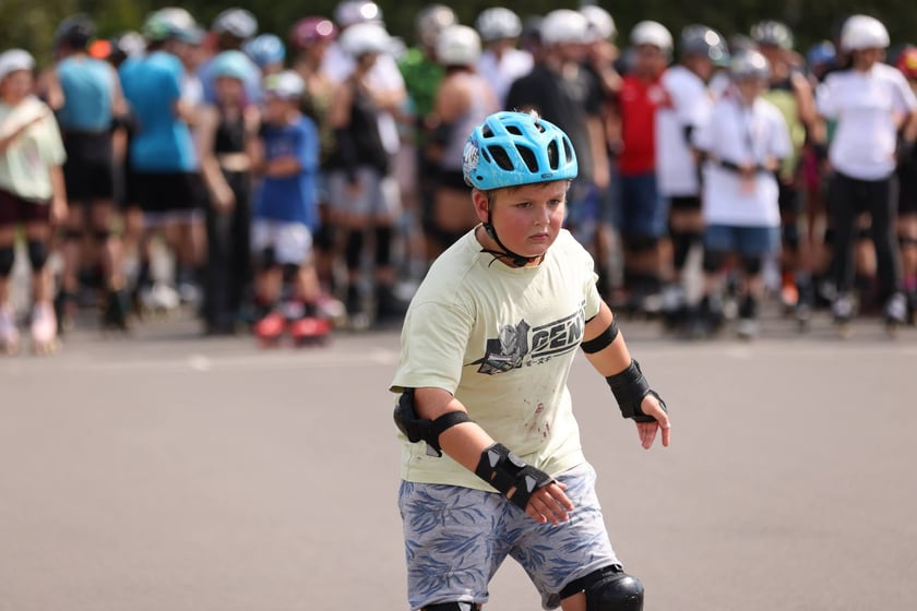 Charytatywny Drużynowy Maraton na Rolkach Tyłem - zdjęcia uczestników