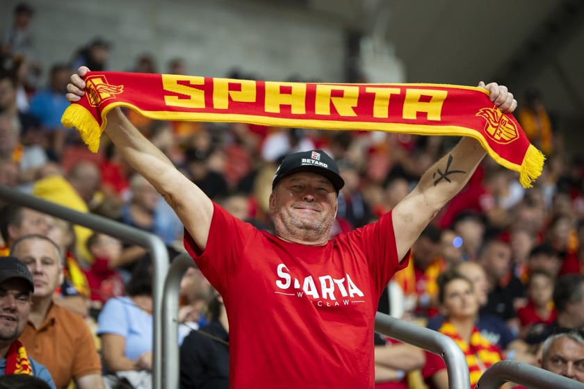 Kibice podczas meczu Betard Sparta Wrocław - GKM Grudziądz na Stadionie Olimpijskim