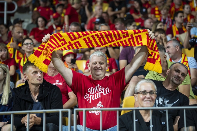 Kibice podczas meczu Betard Sparta Wrocław - GKM Grudziądz na Stadionie Olimpijskim