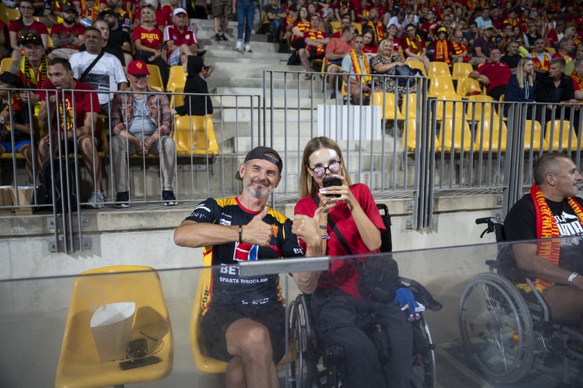 Kibice podczas meczu Betard Sparta Wrocław - GKM Grudziądz na Stadionie Olimpijskim